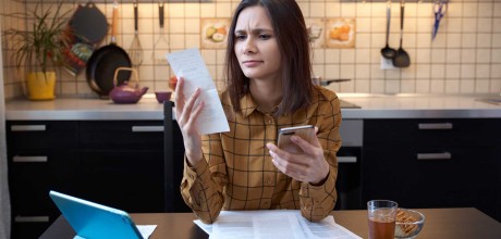 Seven dumb habits that are keeping you in debt